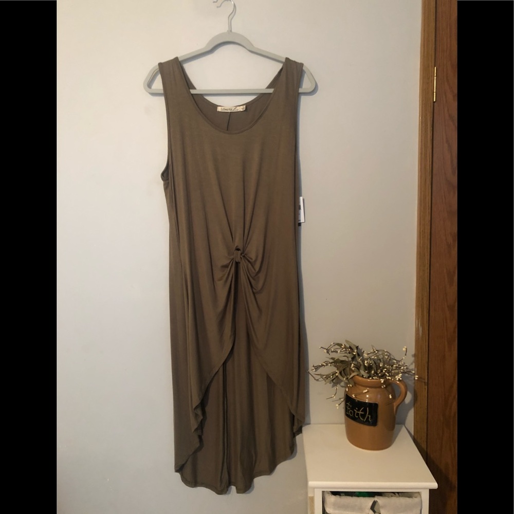 High/ low, tie knot tank 💕